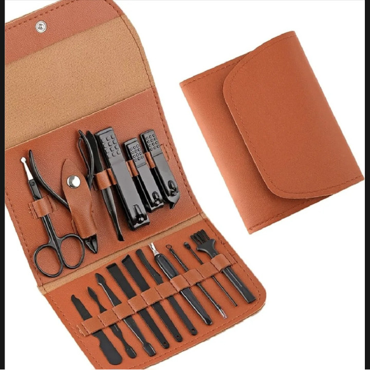 Manicure Pedicure Grooming Kit